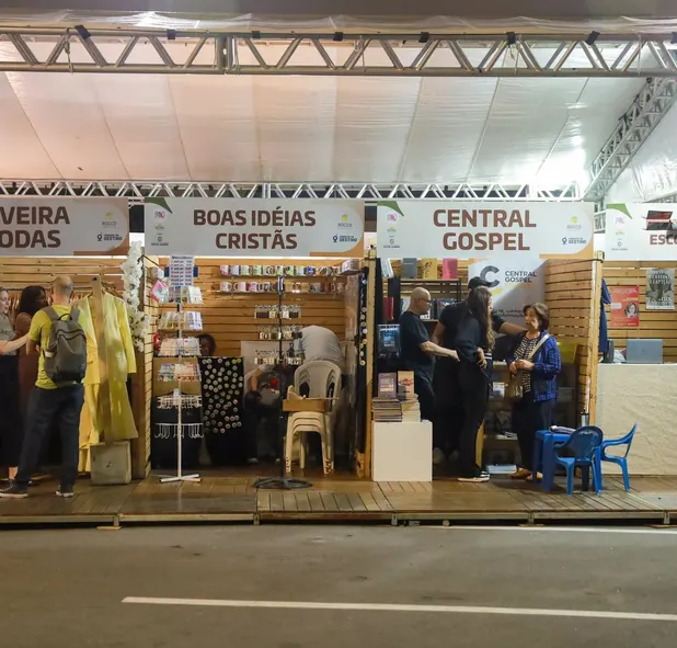 Corredor de estandes da Expo Vila
