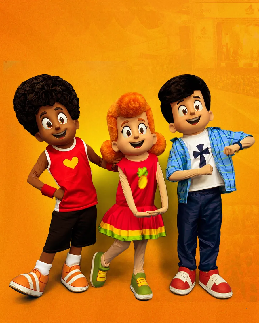 Personagens dos 3 Palavrinhas no show gratuito do Vila Abraão